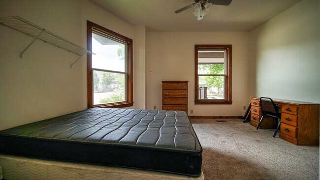 Interior Photo - 151W