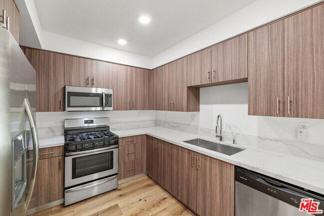 Building Photo - 5229 Willowcrest Ave