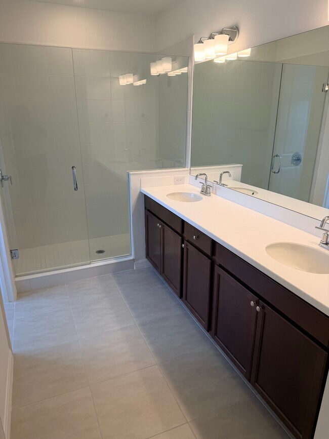 Building Photo - 15077 Shady Palms Ln