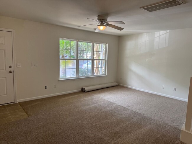 Building Photo - Townhouse in Townes at Buckwalter