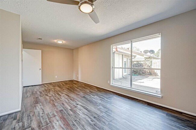 Building Photo - 13002 Kingsmill Dr