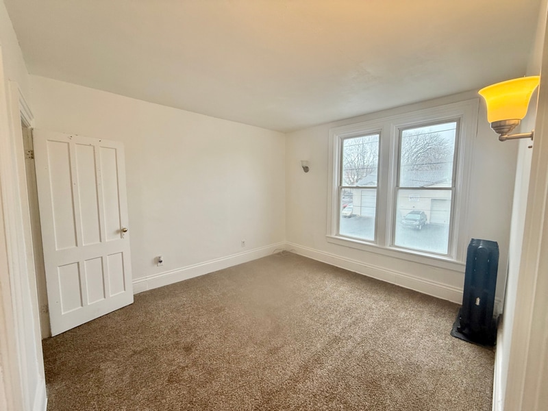 Building Photo - 194 Main St