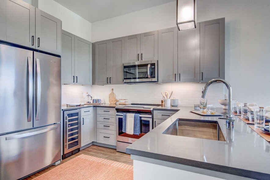 Primary Photo - Cortland Cap Hill