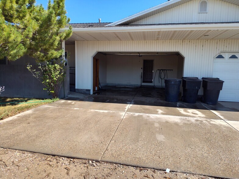 Building Photo - 280 E 400 S