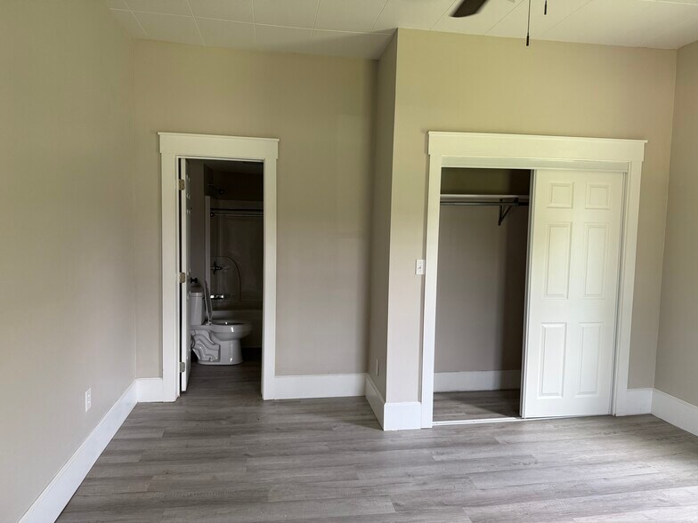 main bedroom - 713 N Chamberlain Ave