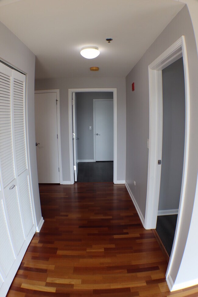 Building Photo - 100 N Hermitage Ave