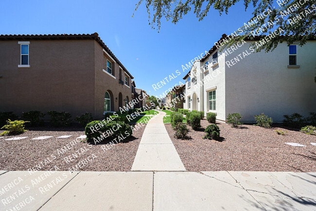 Building Photo - 886 S Brewer Dr