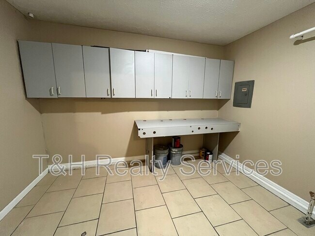 Building Photo - 2649 Ebbie Rd