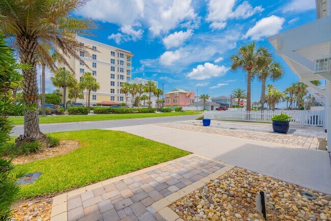 Building Photo - Fully Furnished Jax Beach Townhome