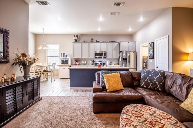 Building Photo - 3/2 in Frenship ISD: Appliances included!!!!