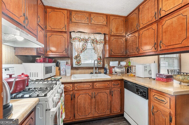 Building Photo - 1913 Amberwood Ct