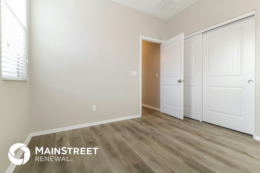 Building Photo - 25068 W Wayland Dr