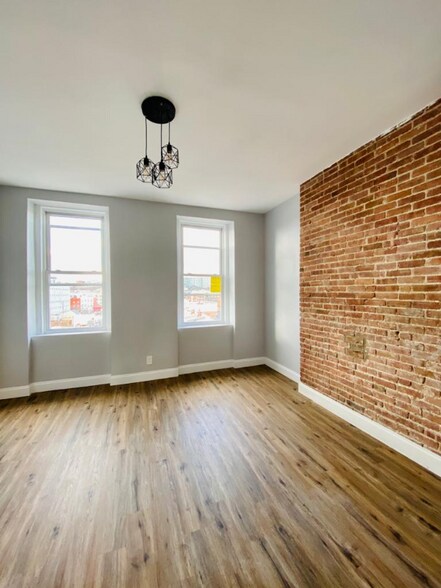 Building Photo - 623 Willow Ave