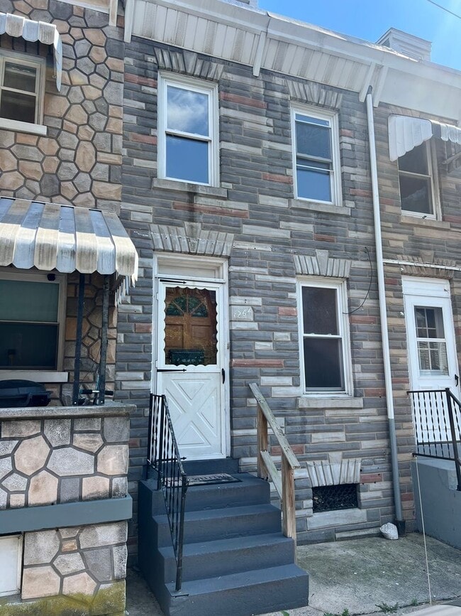 Building Photo - 3 Bedroom, 1 Bath Home Available For Rent