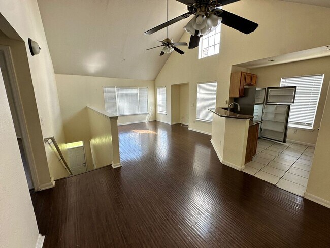 Building Photo - 8957 Lee Vista Blvd