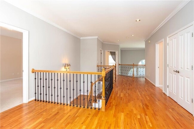 Building Photo - 3206 Windsor Lake Dr NE