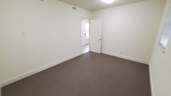 Building Photo - Residential/Office