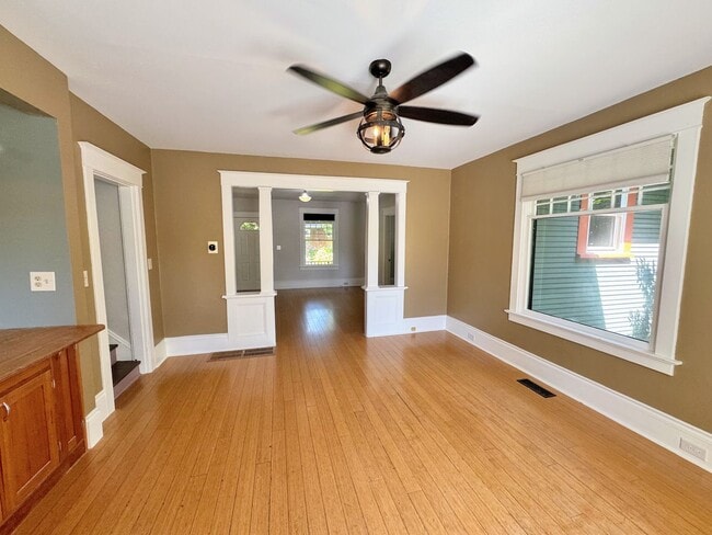 Building Photo - Beautiful 4+ Bed, 3 Bath Crafstman Home with Fenced Yard near St. Johns