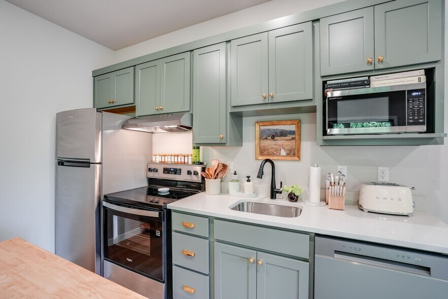 Building Photo - 16909 SW 132nd Ter