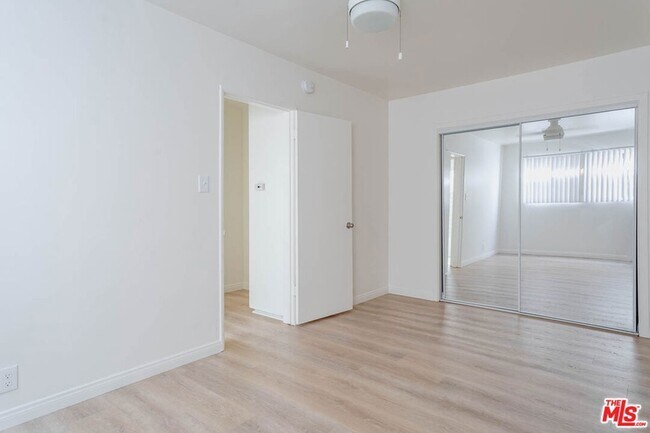 Building Photo - 758 N Hudson Ave