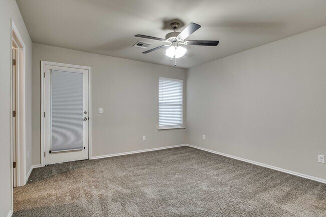 Building Photo - 8815 SW 45th St