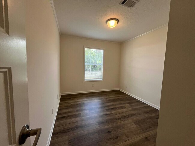 Building Photo - 568 Leopard Ln