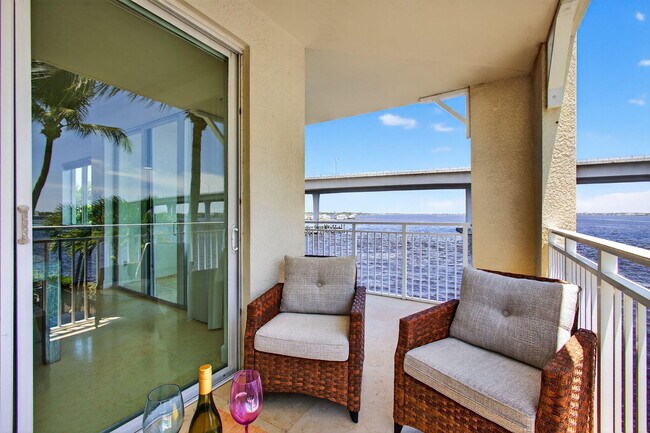 Building Photo - 275 NW Flagler Ave