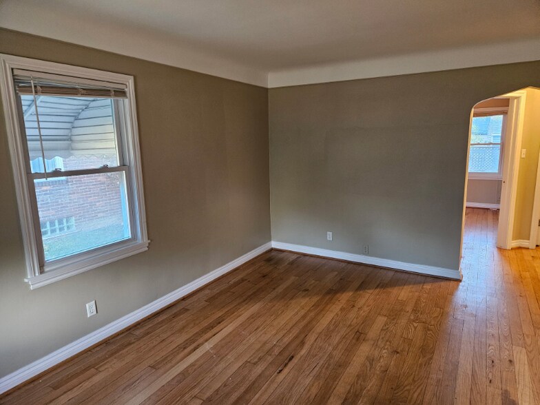 Building Photo - 1409 Gardenia Ave