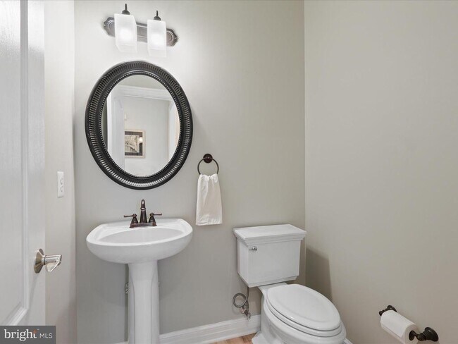 Building Photo - 904 Locust St