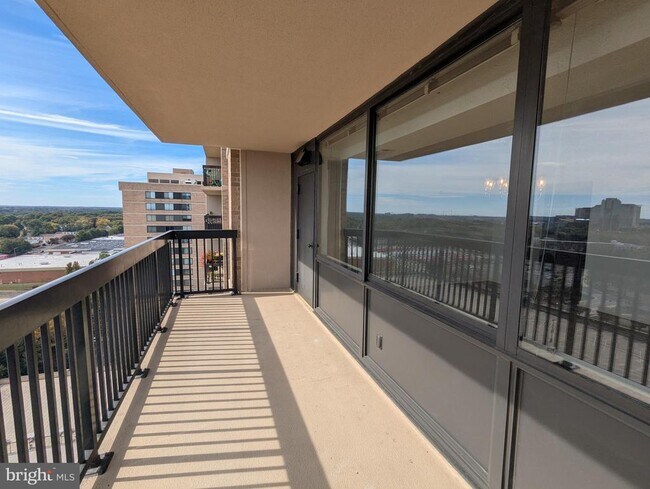 Building Photo - 3709 S George Mason Dr