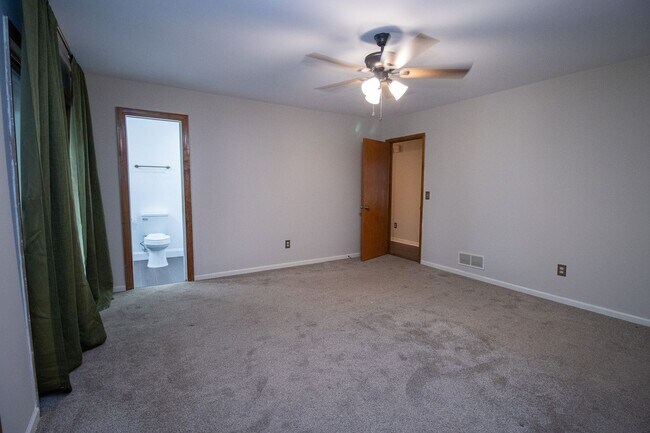 Building Photo - Beautiful Three Bedroom Home for Rent – 1440 Land of Lakes Circle, Lexington, SC