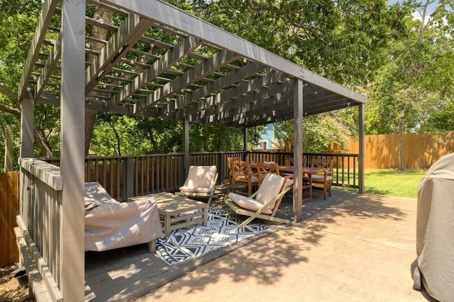 Building Photo - 2205 Trede Dr