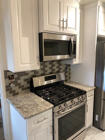 Chef Stove with beautiful microwave above. - 1859 1/2 Pandora Ave