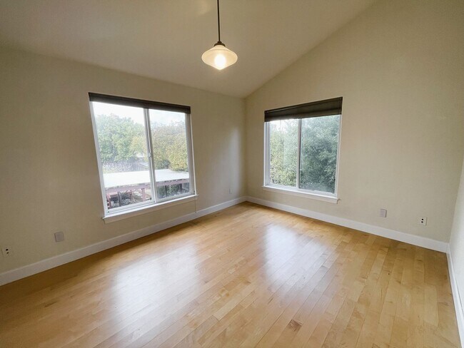 Building Photo - Spacious 3-Bedroom, 2-Bath Home in the Hea...