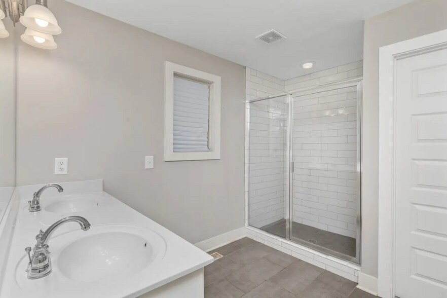 Building Photo - 414 Figuers Dr