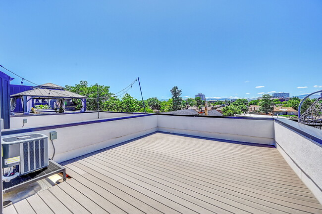 Building Photo - $3,400.00 - 2 Bedrooms, 3 Bathrooms, Townh...