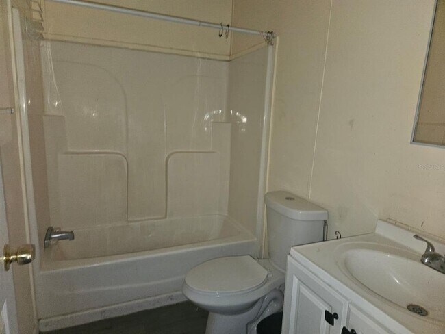 Building Photo - 129 4th St