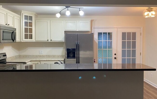 Building Photo - Cottage home, 5 minutes to Wrightsville Be...