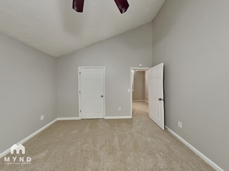 Building Photo - 6239 Lake Valley Point