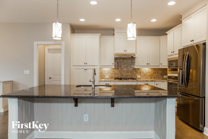 Building Photo - 740 Wood Lily Dr