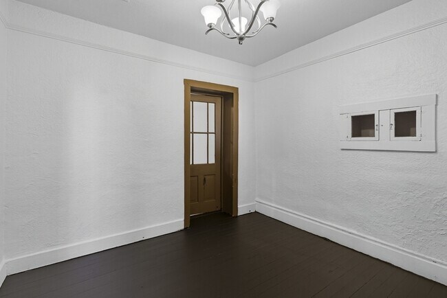 Building Photo - 839 S 8th Ave