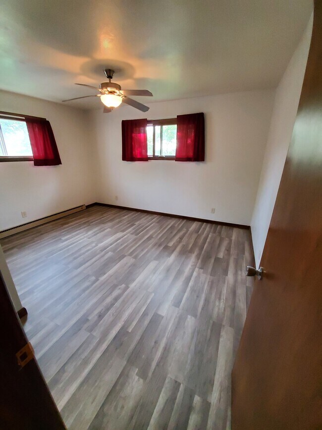 Building Photo - 212 E 5th