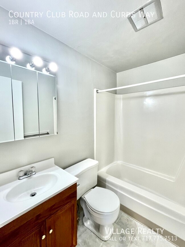 Building Photo - 671 Country Club Rd