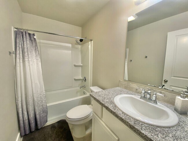 Building Photo - Great 3/2/2 in Frenship