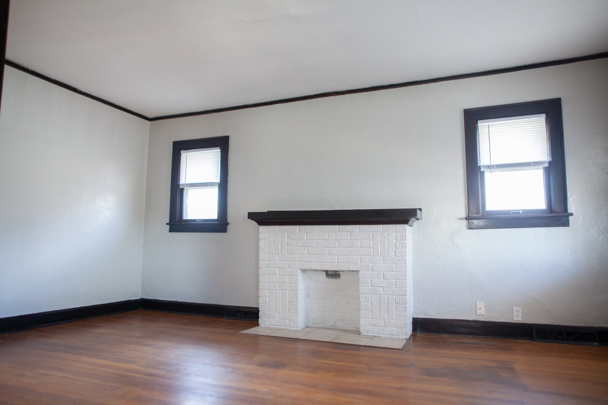 Family Room - 1461 E 66th Ter