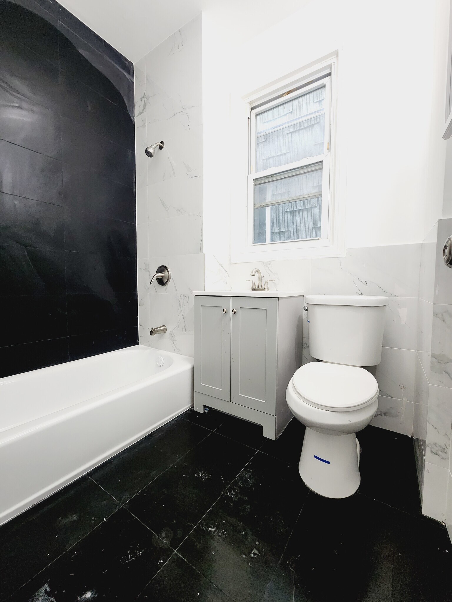 Building Photo - 230 Grant Ave