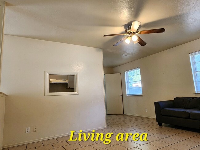 Building Photo - 1212 Johns Dr