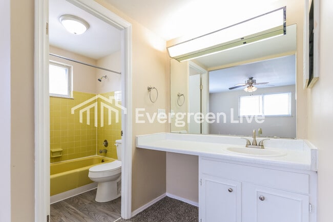 Building Photo - 5219 Robinview Ct