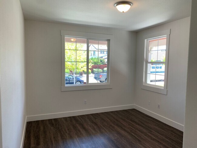 Building Photo - Beautiful Single Story Brentwood Home