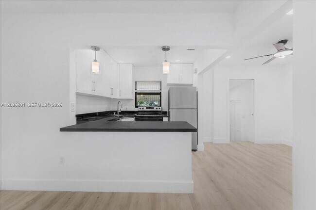 Building Photo - 5220 SW 6th St